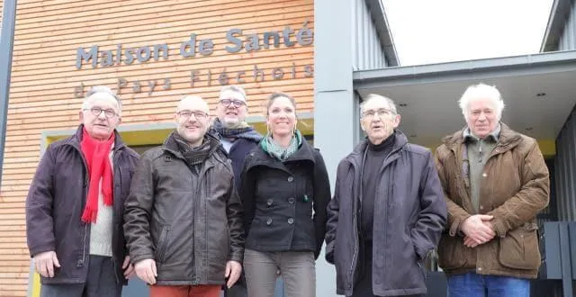 photo cindy bénard (au centre), est la première praticienne à s’installer dans la nouvelle maison de santé de villaines-sous-malicorne. &copy; ouest-france