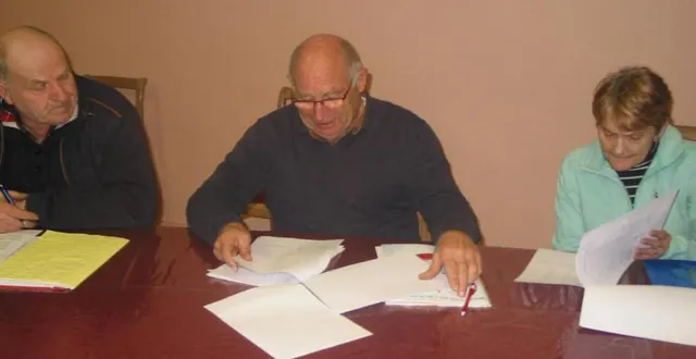 photo de gauche à droite : étienne de winter (secrétaire), michel bourgault (président), ghyslaine sigoilot (trésorière). &copy; ouest-france