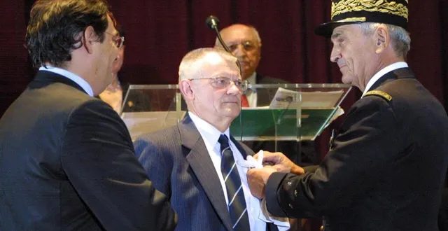 photo en 2007, robert boscher avait été médaillé de la légion d’honneur pour son investissement au sein de la vie locale. &copy; archives ouest-france