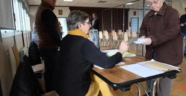 photo à la guierche, les personnes âgées ont été invitées à venir tôt le matin afin d’éviter l’affluence. &copy; le maine libre