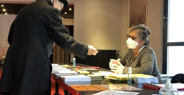 photo valérie jolly a décidé de venir avec un masque et des gants. elle ne veut prendre aucun risque. &copy; ouest-france