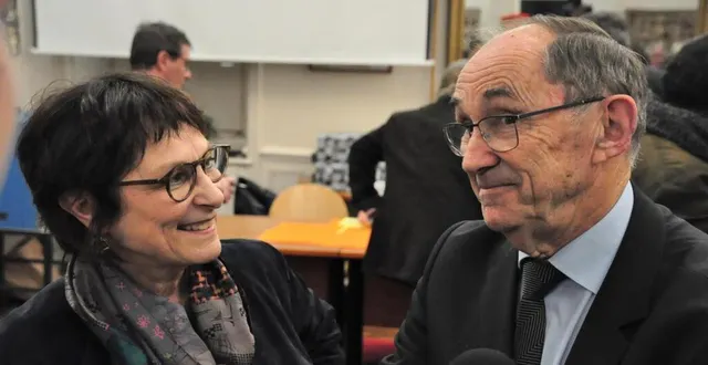 photo la flèche, hier soir. la succession de guy-michel chauveau est assurée. nadine grelet-certenais l’emporte largement. &copy; le maine libre