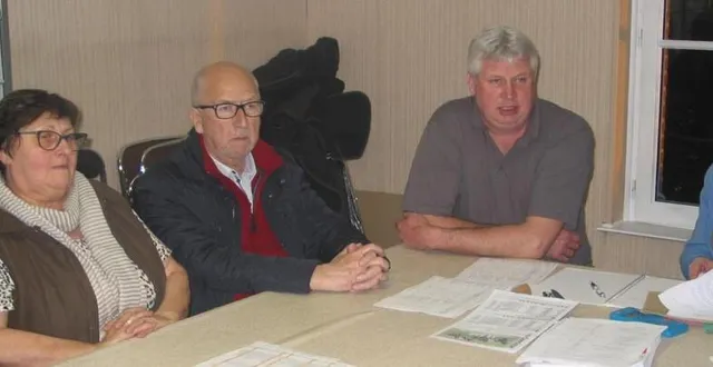 photo la trésorière, monique feuillet (à droite), a présenté un rapport financier excédentaire. &copy; ouest-france