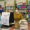 photo martine bracquemont, pharmacienne à courdemanche, n’hésite pas à faire de la pédagogie auprès de ses clients.