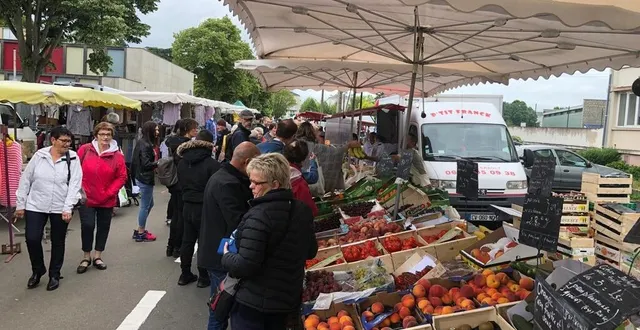 photo dans l’orne, les deux tiers des marchés – ici celui de courteille à alençon en juin 2019 – sont maintenus cette semaine. &copy; ouest-france
