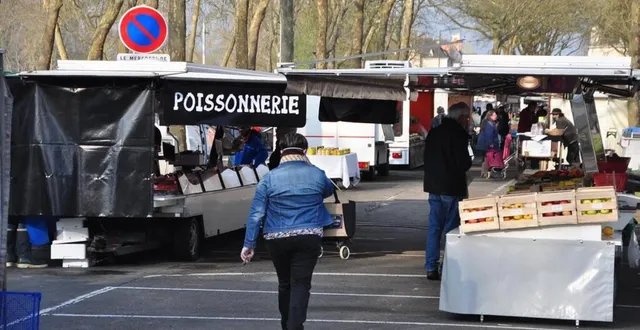 photo marché maintenu en configuration coronavirus. &copy; archive le maine libre