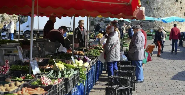 photo le marché des jacobins, comme les autres, a mis les mesures barrière en place. &copy; le maine libre – yvon loue