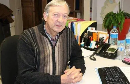photo serge cailly, maire, et ses conseillers ont mis en place une chaîne de solidarité pour les personnes âgées et seules. &copy; ouest-france