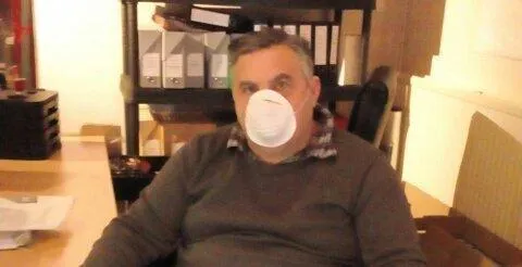 photo michel gourdel, maire, applique le télétravail à la mairie. &copy; le maine libre