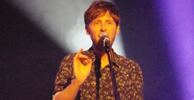 photo tom bird à la première présélection salle pierre-guédou. &copy; le mans cité chanson.