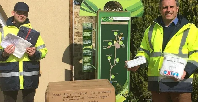 photo les collègues de julien hestault et bertrand renouf (à droite) ont écrit des messages de soutien au personnel soignant sur les cartons d’équipements. &copy; le maine libre