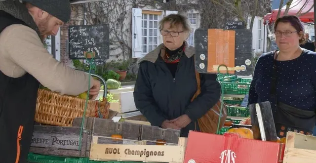 photo le marché permet toujours de faire le plein de produits locaux. &copy; archives le maine libre