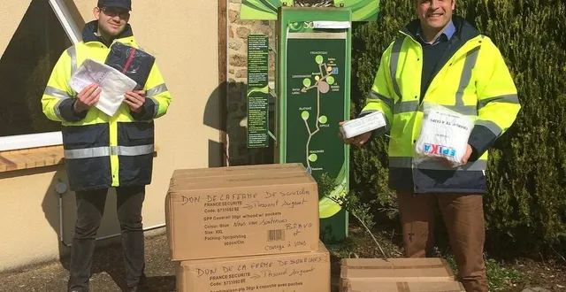 photo les collègues de julien hestault et bertrand renouf (à droite) ont écrit des messages de soutien au personnel soignant sur les cartons d’équipements. &copy; le maine libre