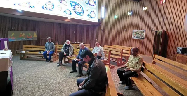 photo six frères salésiens de don bosco et un postulant sont confinés, au sein du lycée ornais. le responsable de la communauté raconte leur quotidien confiné. &copy; dr