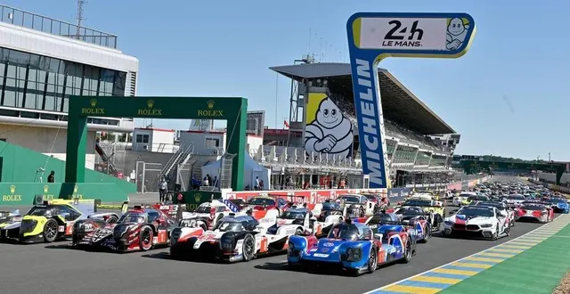 photo les bolides alignés sur la grille de départ. &copy; archives ouest-france