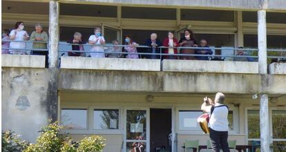 Benet. Aubade printani re sous les fen tres des r sidants Niort