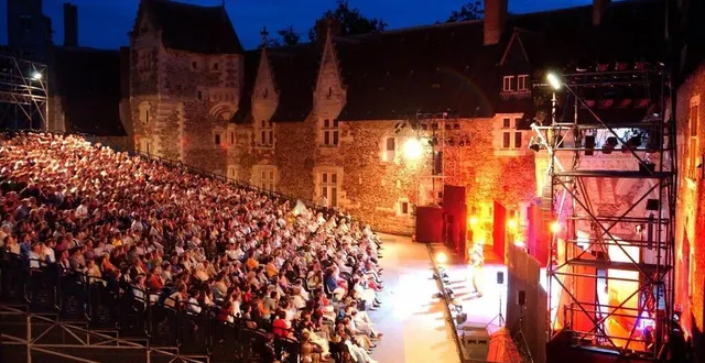 photo le festival d’anjou, ici dans son fief, au château du plessis-macé, draine chaque année près de 25 000 spectateurs. qui ne pourront pas bénéficier, pour cette édition 2020, du charme des représentations en plein air. &copy; sébastien aubinaud.