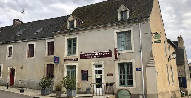 photo à maigné, l’auberge de la grée est l’unique commerce du bourg, à la fois restaurant, bar-tabac et presse. il est fermé depuis le confinement. &copy; ouest-france