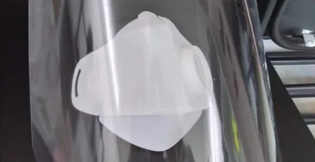 photo les masques et visières produits par l’association. &copy; le maine libre