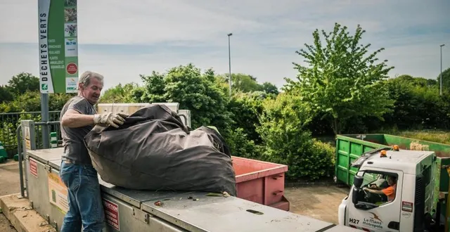 photo le mans, quartier du ribay, le lundi 27 avril 2020. les usagers ont retrouvé le chemin des déchetteries sur le mans et l’agglomération. soulagés. &copy; le maine libre clément szczuczynski