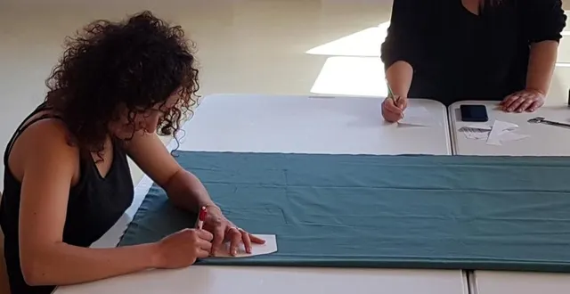 photo de nombreux volontaires se sont attelés à la confection de masques. &copy; le maine libre