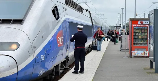 photo le collectif citoyen sud normandie demande du personnel dans les trains et les gares. &copy; archive ouest-france