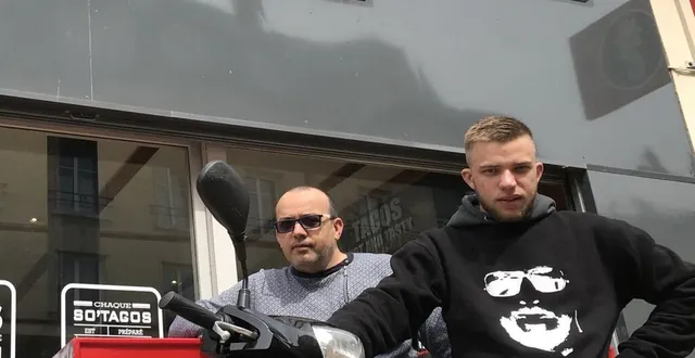 photo à gauche, houssem abichou, gérant de l’enseigne, avec l’un de ses trois employés. &copy; ouest-france