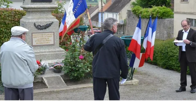 photo une cérémonie intime pour le 75e anniversaire de la libération. &copy; le maine libre