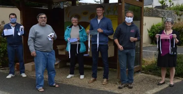 photo la distribution s’est faite sur la place du village, samedi matin. &copy; le maine libre