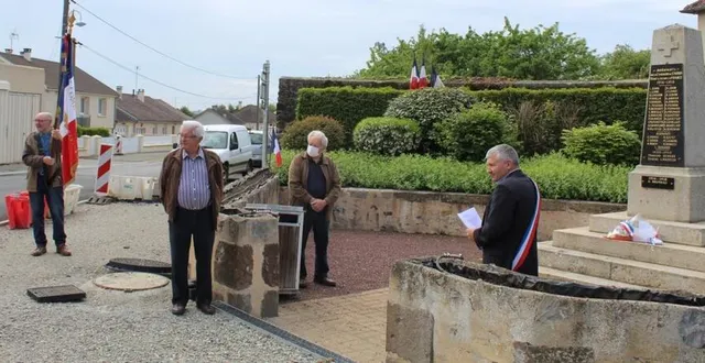 photo la commémoration de la victoire du 8 mai 1945 s’est déroulée en comité restreint à saint-aubin-de-locquenay. &copy; le maine libre