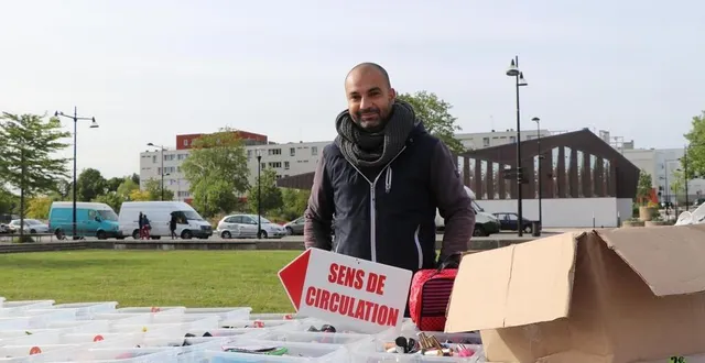 photo ce mardi 12 mai, said a le sourire pour le premier marché de perseigne post-confinement. &copy; ouest-france