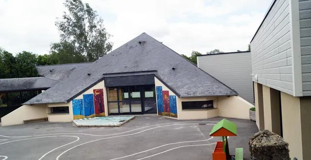 photo les enfants réinvestissent leur école ce jeudi, ici l’école loup-coucou de saint-pierre-d’entremont. &copy; ouest-france
