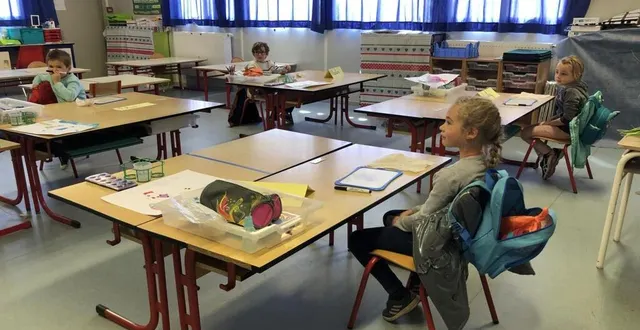 photo dans la classe de grande section de maternelle de marie-christelle dyas, ils étaient quatre élèves, hier matin. les quatre autres volontaires viendront jeudi et vendredi. &copy; ouest-france