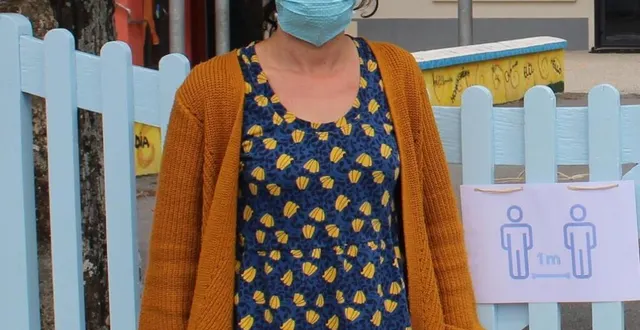 photo la directrice, emmanuelle chrétien, devant l’école. &copy; le maine libre