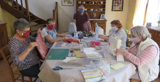 photo la confection de masques va bon train. &copy; le maine libre