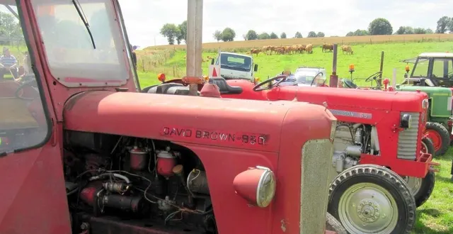 photo les vieux tracteurs font partie de la fête à l’ancienne. &copy; archives ouest-france