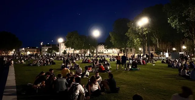 photo l’esplanade cœur-de-maine, à angers, concentre une forte affluence en cette période de déconfinement. les altercations se multiplient. &copy; archives ouest-france