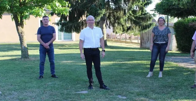 photo le maire et ses adjoints. de gauche à droite : véronique nojac, julien garnavault, jean-claude boiziau, fabienne paumard et emmanuel lelarge. &copy; ouest-france