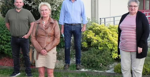 photo de gauche à droite : nicolas geslin, deuxième adjoint ; monique olin, première adjointe ; emmanuel roger, maire et jeanine folliot, troisième adjointe. &copy; ouest-france