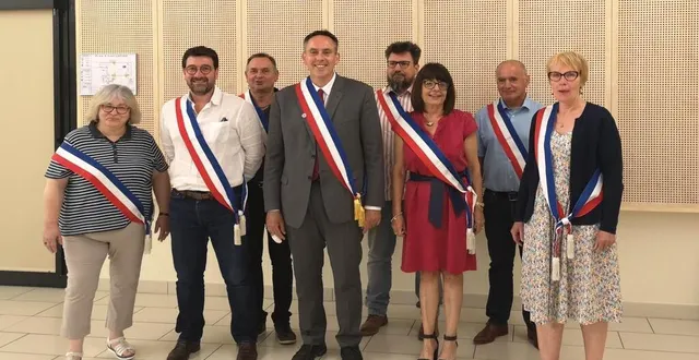 photo au centre, thierry cozic, entouré de ses six adjoints. &copy; ouest-france