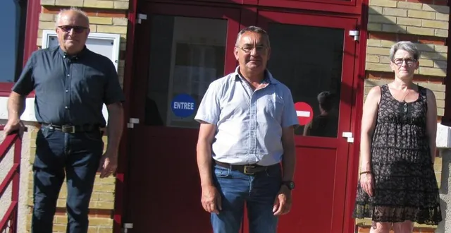 photo au 1er plan : laurent bothereau, maire accompagné de sylvain cabaret et mireille poupon. &copy; ouest-france