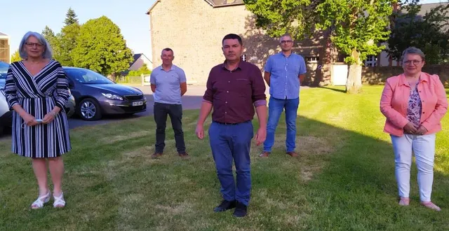 photo jacques fortis, maire, au centre, entouré de ses adjoints et adjointes. &copy; ouest-france