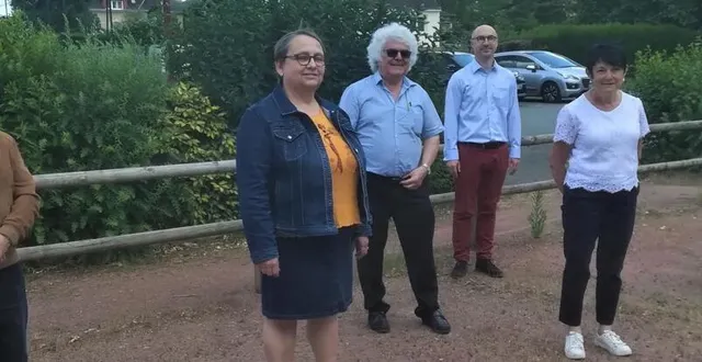 photo le maire alain grémillon entouré des adjoints, claude médard, brigitte bouzeau, vincent godefroy, josette trémier et serge bernes. &copy; le maine libre