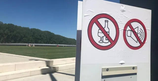 photo des panneaux rappelant l’interdiction de consommer de l’alcool ont été installés à cœur-de-maine. &copy; ouest-france