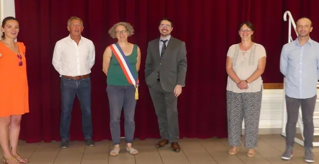 photo julie naveau, deuxième adjoint, mickaël toin, 1er adjoint, léa duval, maire, sébastien lecocguen, 3e adjoint, guiard sandrine, 4e adjoint et stéphane ramond, 5e adjoint. &copy; ouest-france