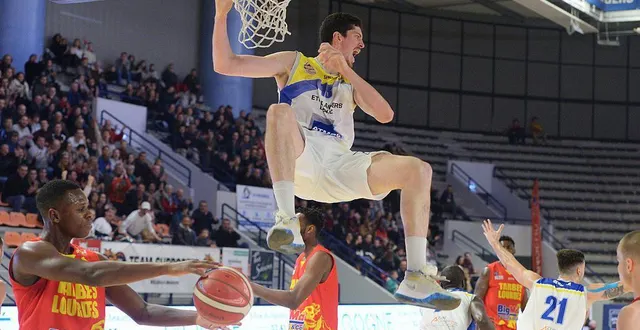 photo felipe braga rempile à l'eab. &copy; aubinaud sébastien