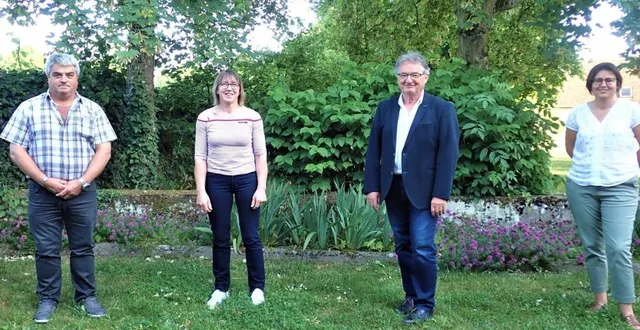 photo de gauche à droite : thierry guillon, deuxième adjoint ; stéphanie dordoigne, troisième adjointe ; daniel jean, maire et sabrina olivier, première adjointe. &copy; ouest-france