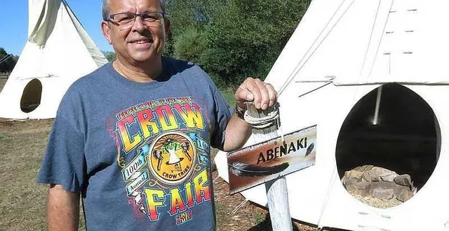 photo jean lemoro, propriétaire et gérant du camp amérindien les tipis du bonheur de vivre. &copy; photo archives le maine libre