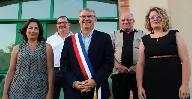 photo de g. à dr, au second rang, thierry poussin, gilbert huet ; au premier rang cathie bréné, dominique covemaeker et mathilda geslin. &copy; le maine libre