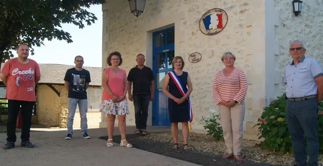 photo de gauche à droite : christophe lalou, laurent cochonneau, claudine bizot, jean-yves bourges mathilde plu la nouvelle maire, marie-line revel et christian barbeau. &copy; ouest-france
